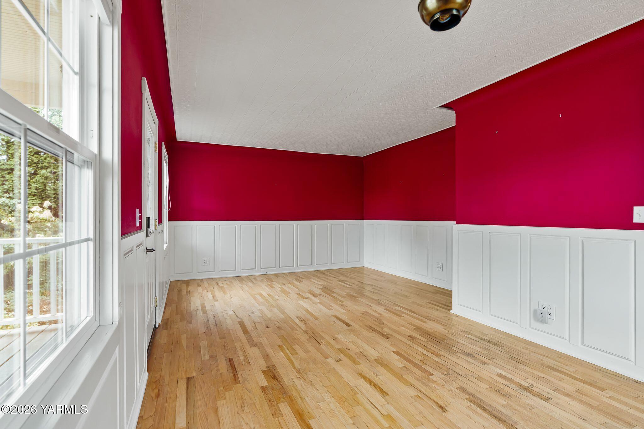 702 South 30th Avenue Yakima, WA 98902 - Photo 6 of 30 Front room
