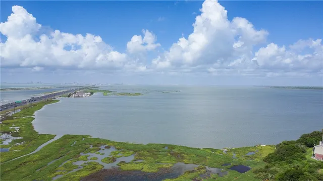 $295,000 | 9-14 West Bayview Boulevard, Portland, TX 78374