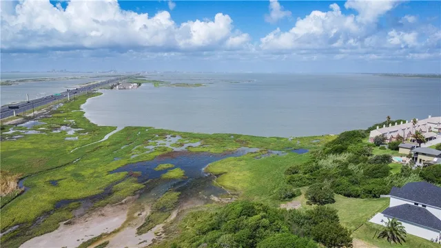 $295,000 | 9-14 West Bayview Boulevard, Portland, TX 78374