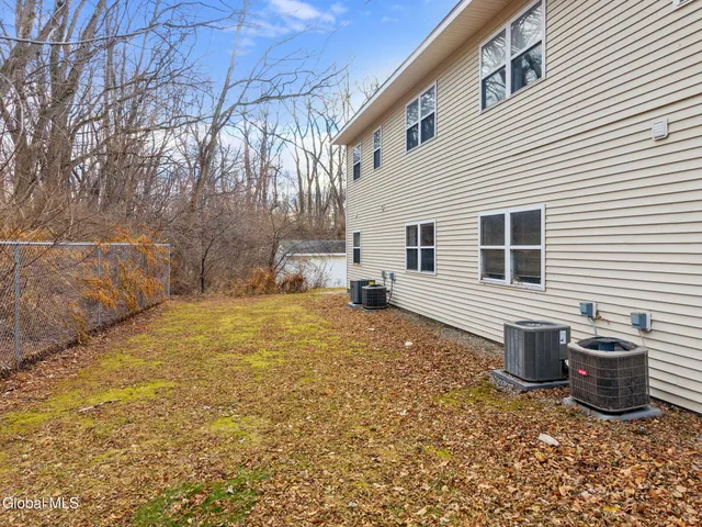 $1,900 | Undisclosed Address, Scotia, NY 12302