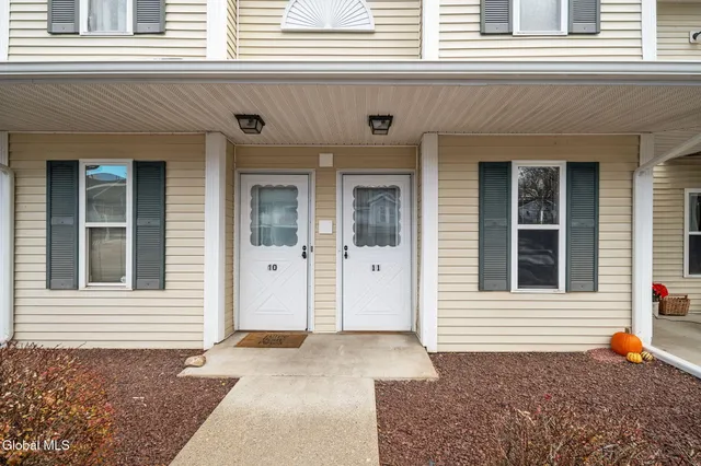 $1,900 | Undisclosed Address, Scotia, NY 12302