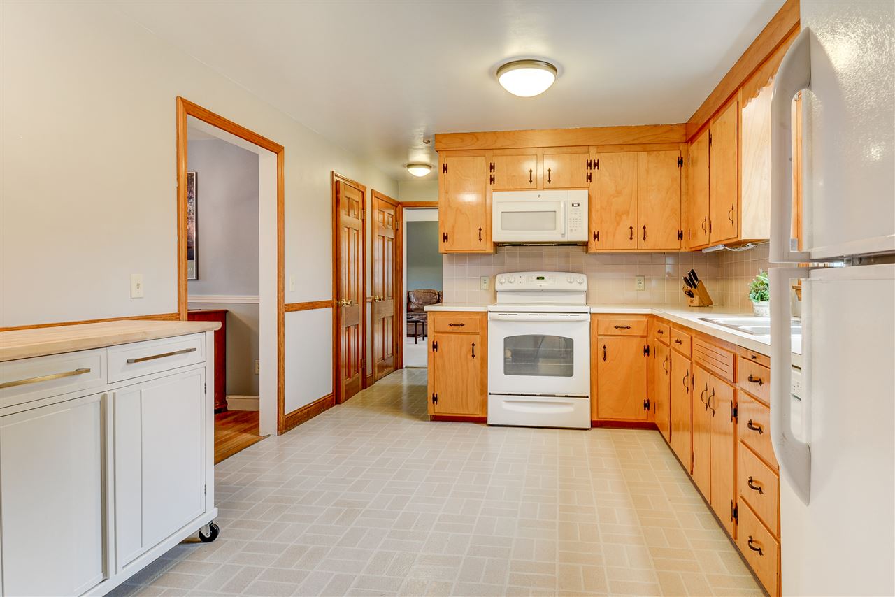 33 Oyster River Road Durham, NH 03824 - Photo 7 of 35