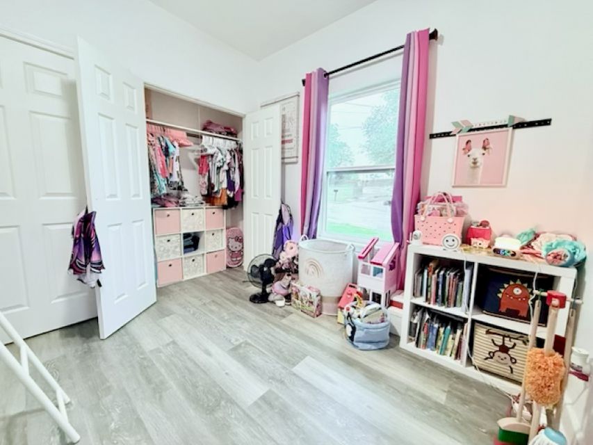 810 Brown Street Brenham, TX 77833 - Photo 23 of 36 a room with toys and a book shelf