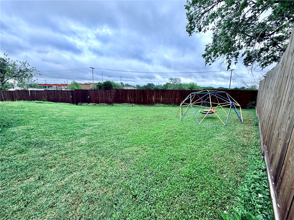 810 Brown Street Brenham, TX 77833 - Photo 35 of 36 a view of a garden