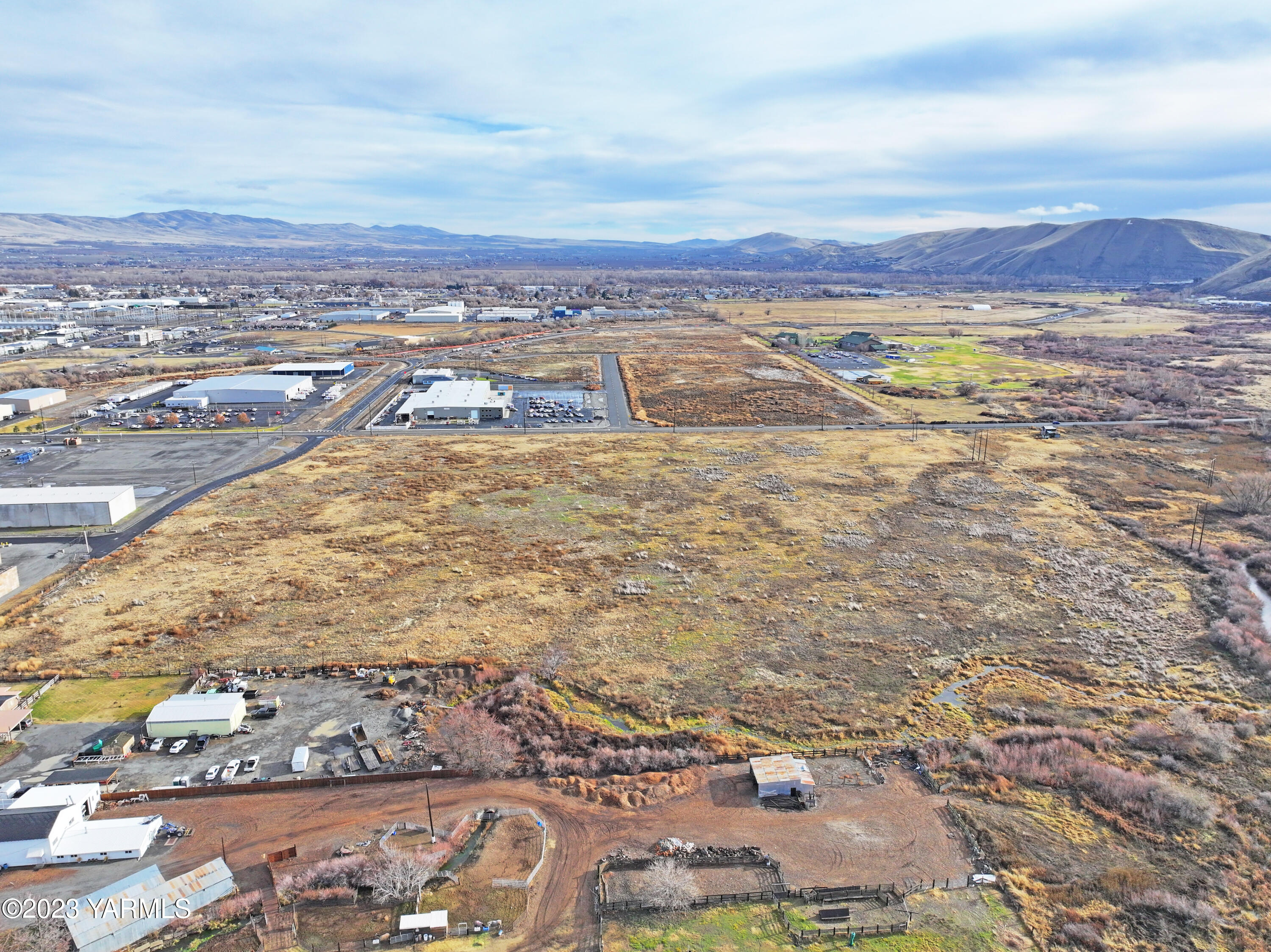 Na Goodman Road Union Gap, WA 98903 - Photo 2 of 10 a view of an ocean and beach
