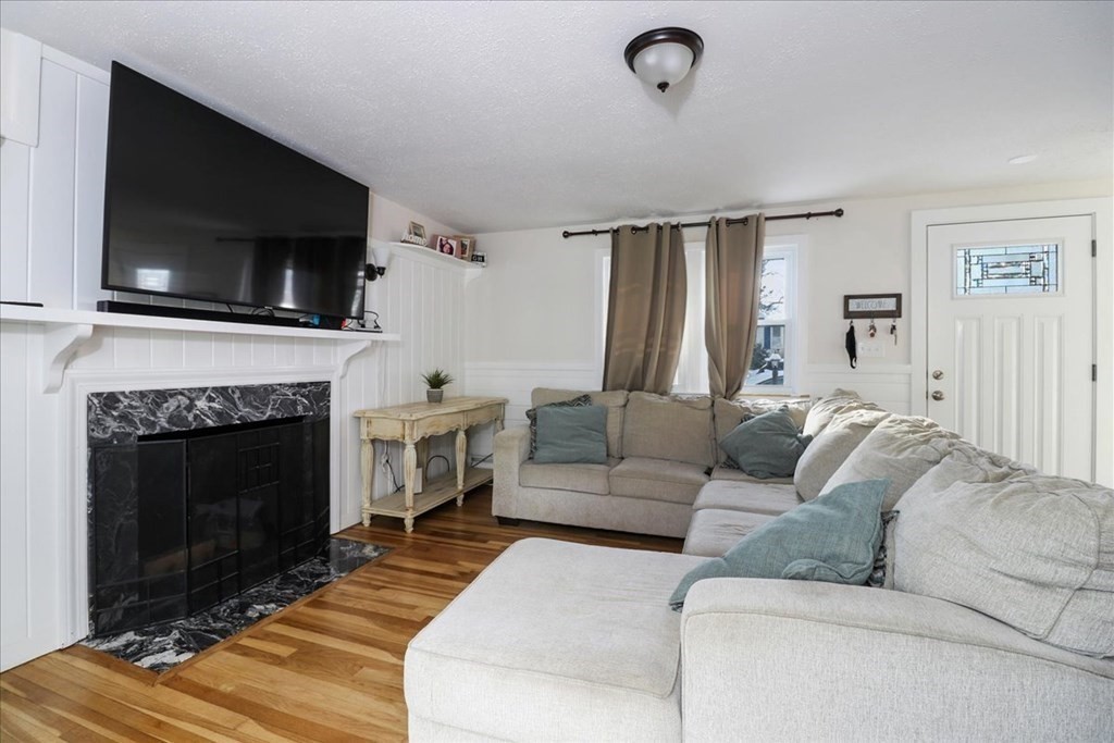 56 Seabrook Road Barnstable, MA 02601 - Photo 3 of 36