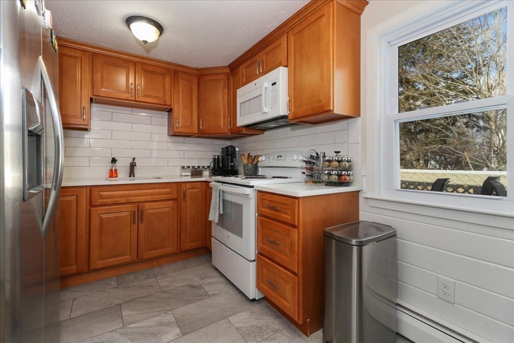 56 Seabrook Road Barnstable, MA 02601 - Photo 5 of 36