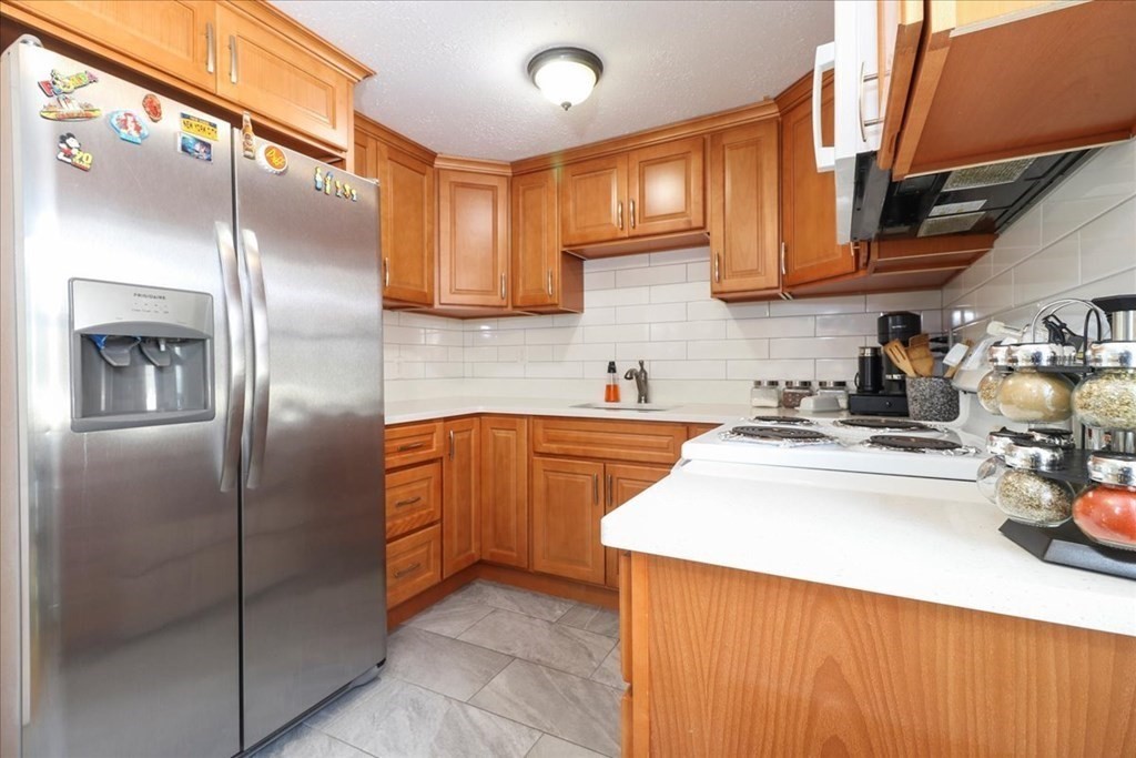 56 Seabrook Road Barnstable, MA 02601 - Photo 6 of 36