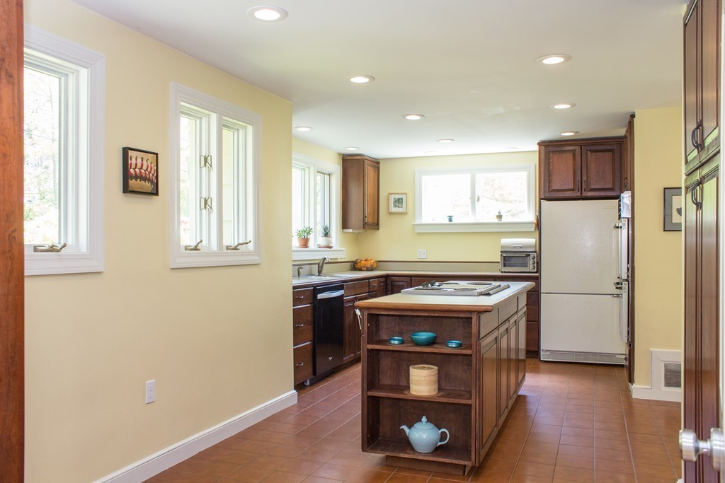 3 Noonhill Road Medfield, MA 02052 - Photo 4 of 30 Gallery Image 4