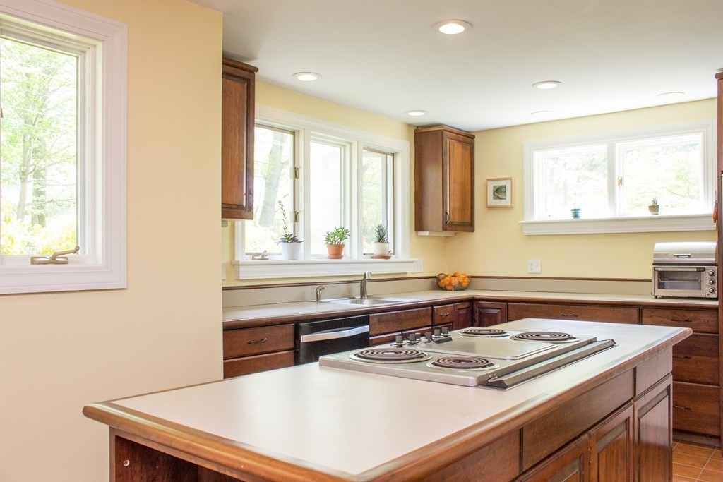 3 Noonhill Road Medfield, MA 02052 - Photo 5 of 30 Gallery Image 5