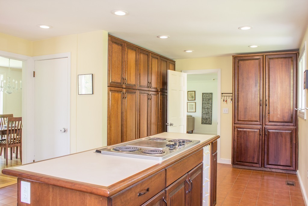 3 Noonhill Road Medfield, MA 02052 - Photo 8 of 30 Gallery Image 8