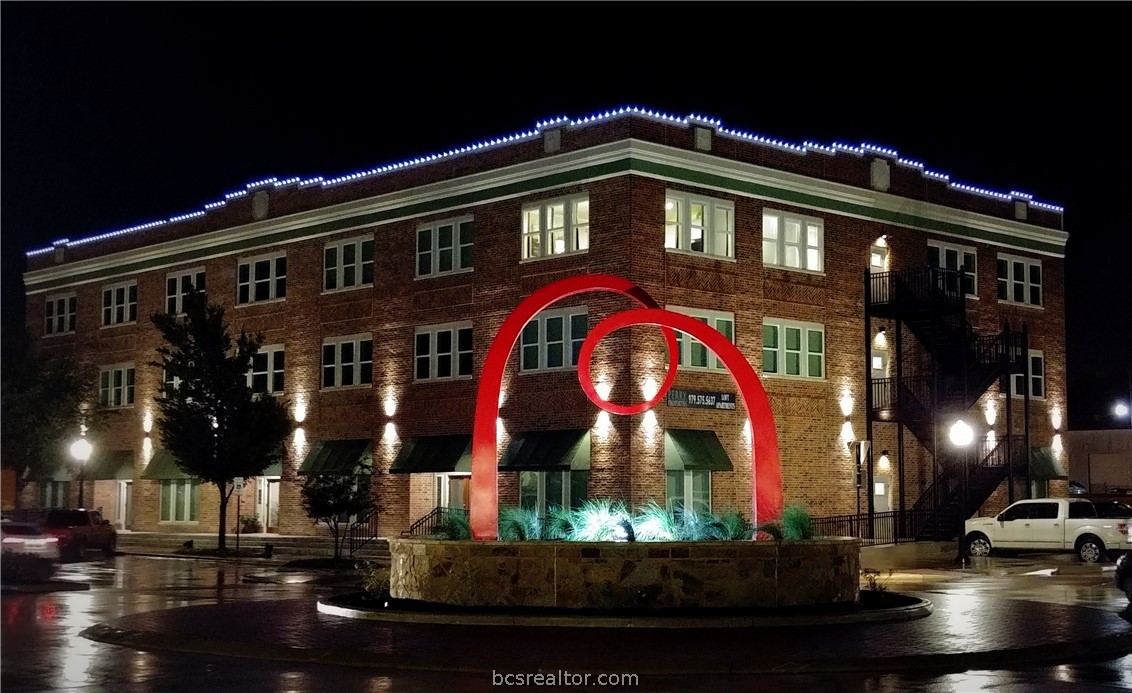 401 North Main Street, Unit 306 Bryan, TX 77803 - Photo 3 of 11 a front view of a house