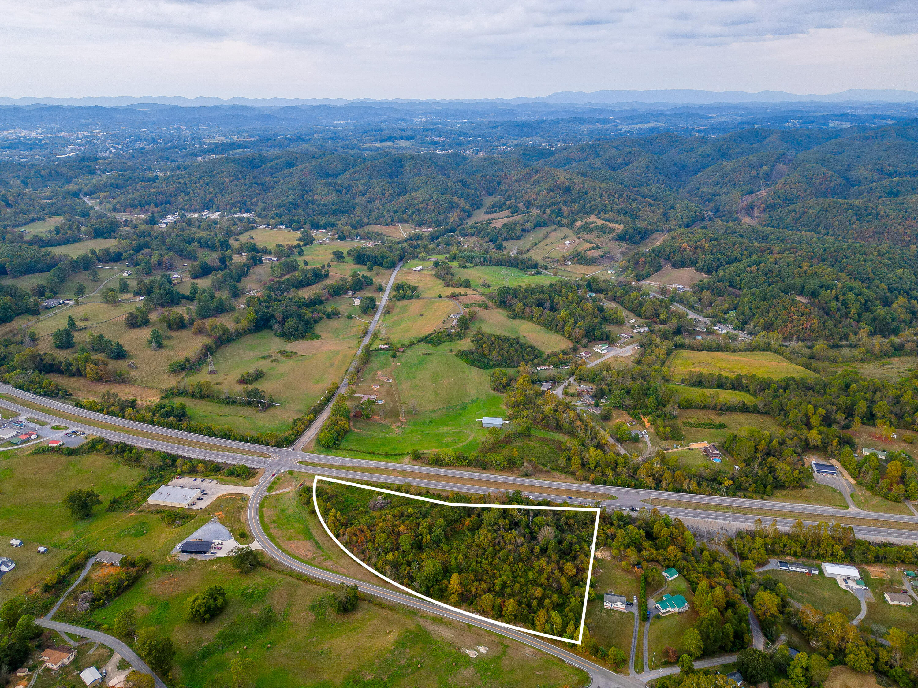501 Hickory Tree Road, Unit 13 & 14 Bristol, TN 37620 - Photo 7 of 10 7E2E4727-1057-425B-ADAE-62F7A6C8413C