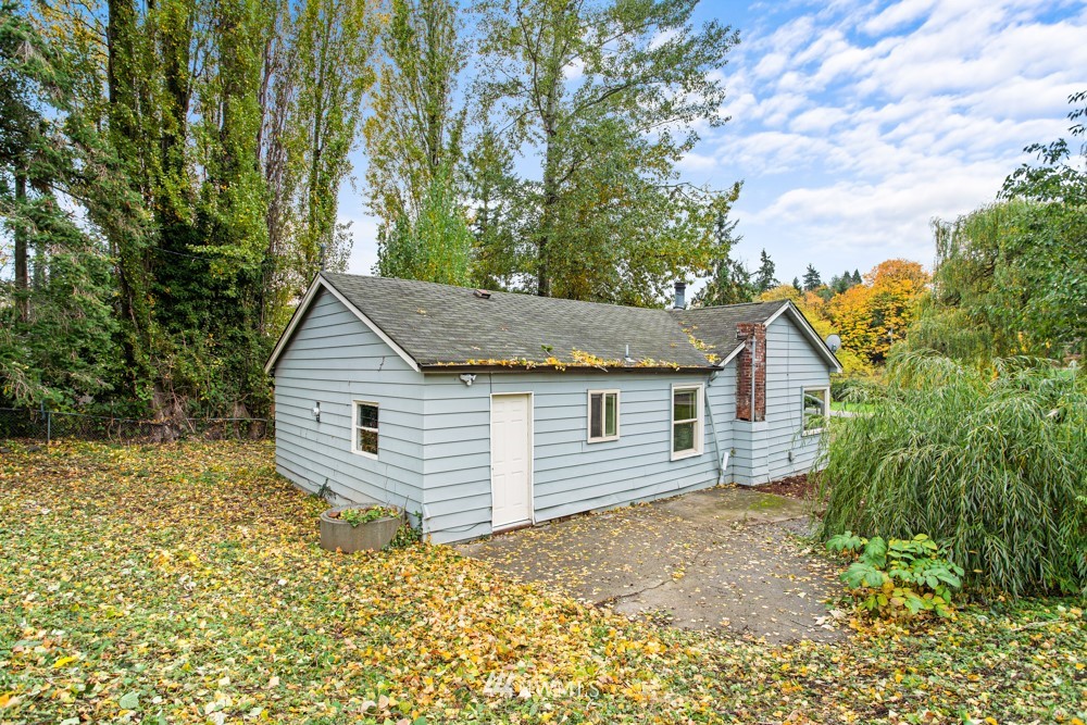 7838 South Langston Road Seattle, WA 98178 - Photo 13 of 27 front view of a house with a yard