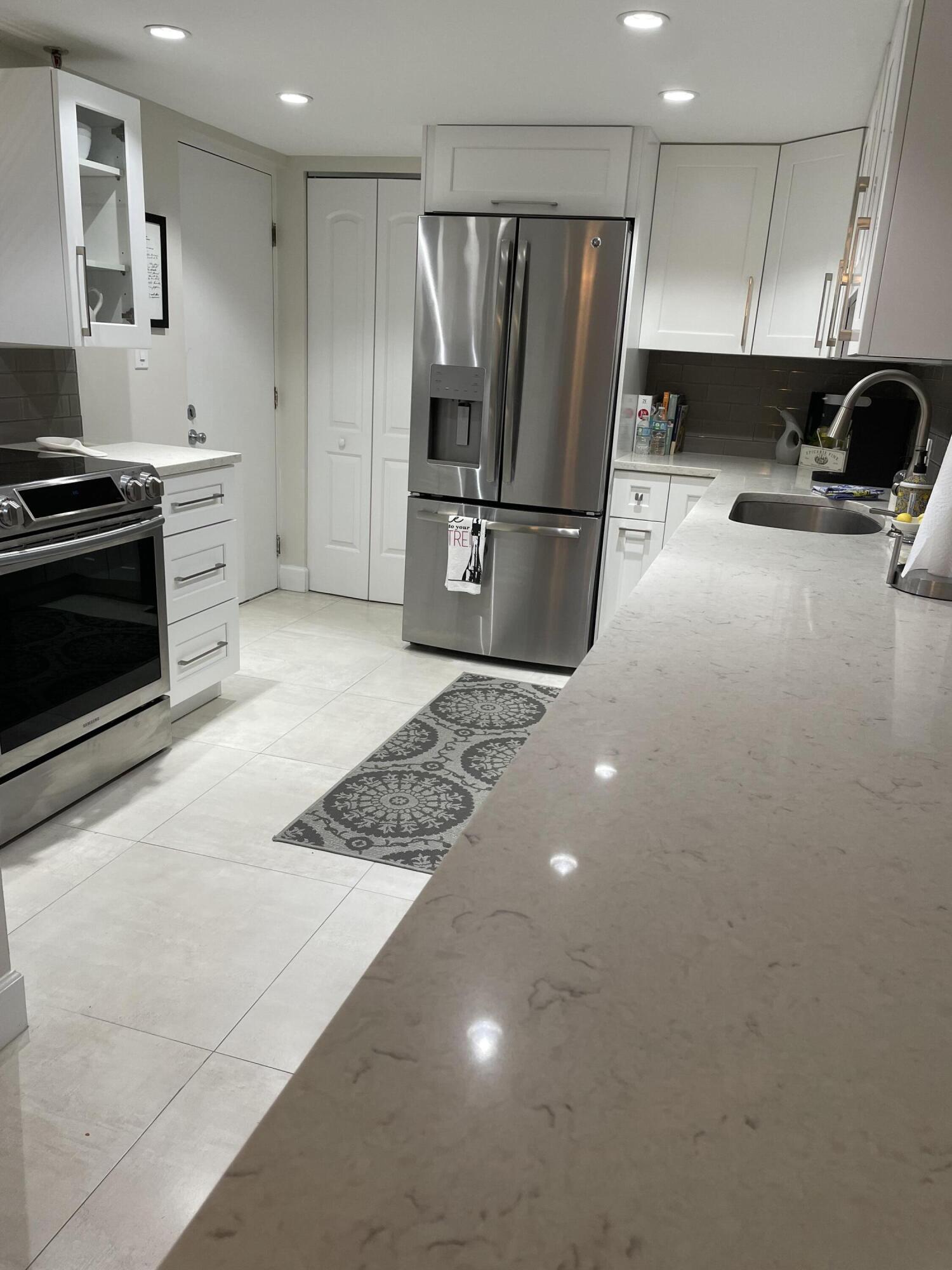 5340 Northwest 2nd Avenue, Unit 229 Boca Raton, FL 33487 - Photo 6 of 50 Kitchen