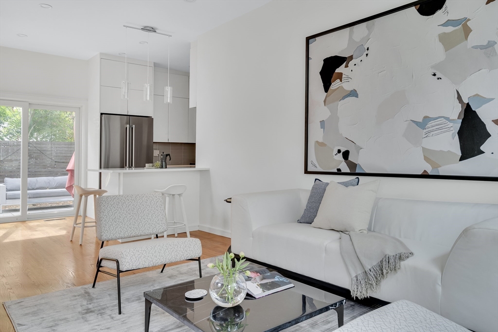 86 School Street Cambridge, MA 02139 - Photo 7 of 35 a living room with furniture