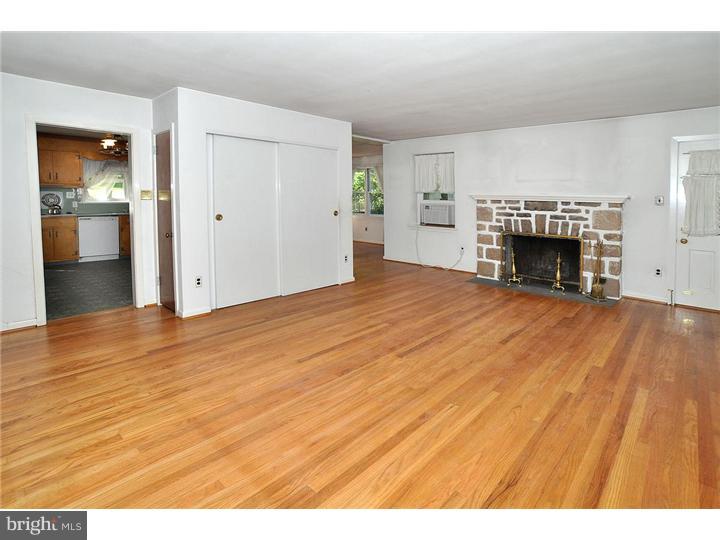 3125 Pennypack Road Hatboro, PA 19040 - Photo 9 of 23 Living Room