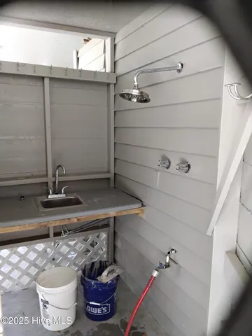 $2,850 | 8711 Emerald Plantation Road, Emerald Isle, NC 28594