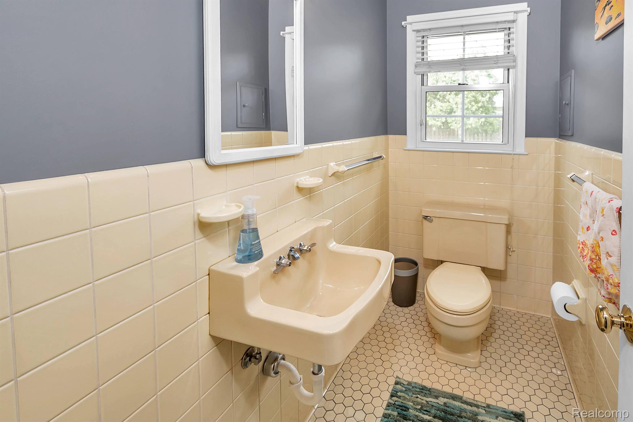 580 Cook Road Grosse Pointe, MI 48236 - Photo 16 of 48 Gallery Image 16