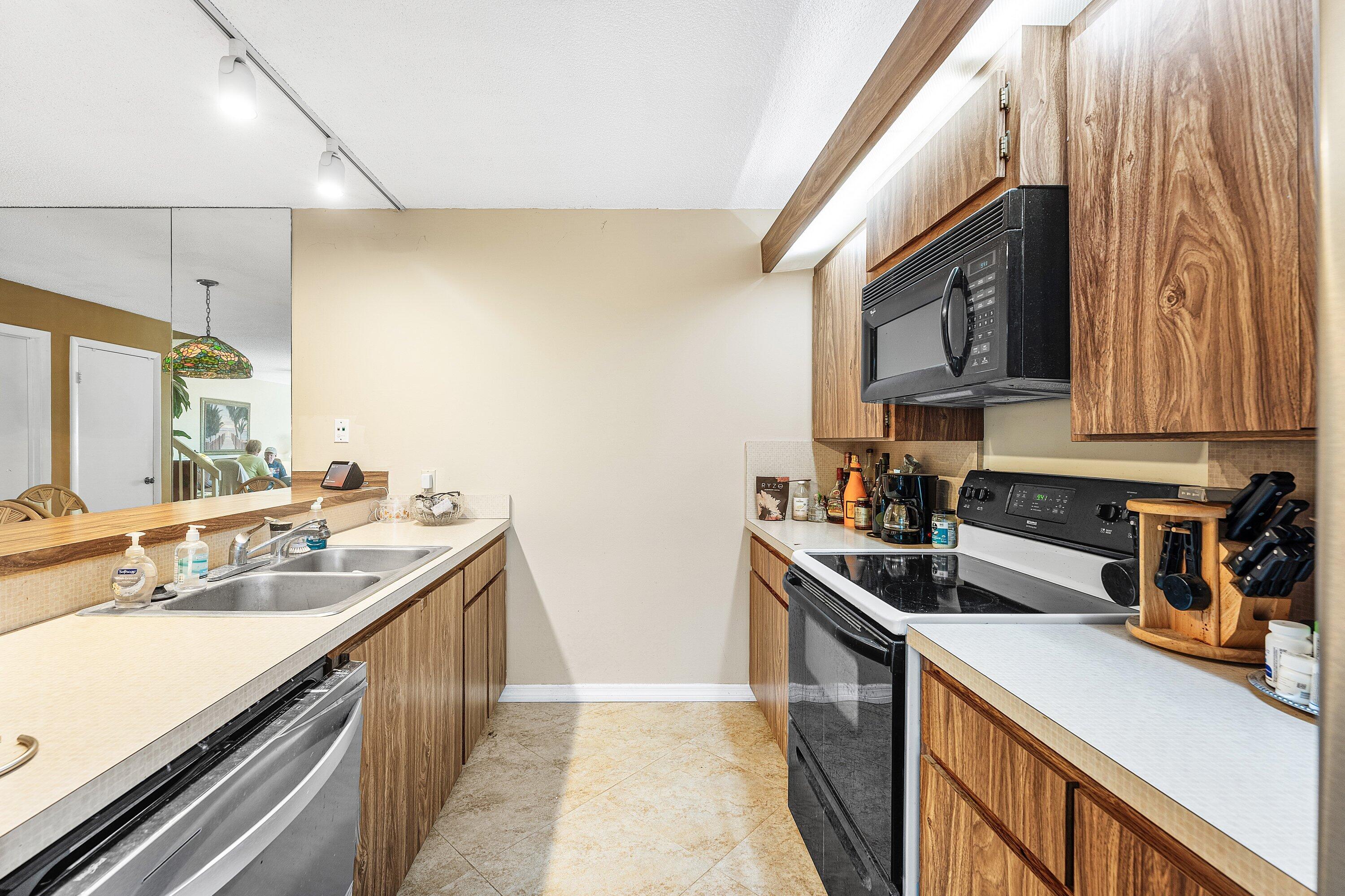 2029 20th Court, Unit 65D Jupiter, FL 33477 - Photo 10 of 36 008-202920thCourt-65D-Jupiter-FL-33477-S