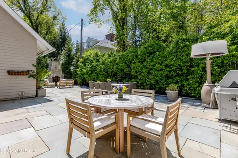 $4,995,000 | 17 Brookside Park, Greenwich, CT 06831
