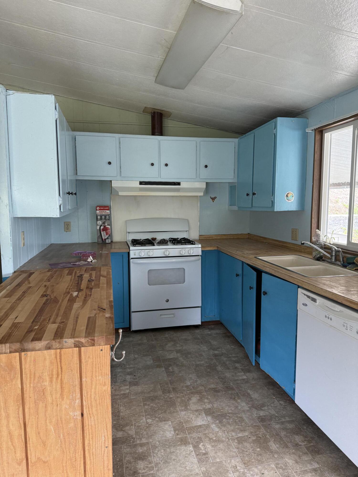 72 West Coast Road, Unit 19 Redway, CA 95560 - Photo 9 of 18 IMG_2517