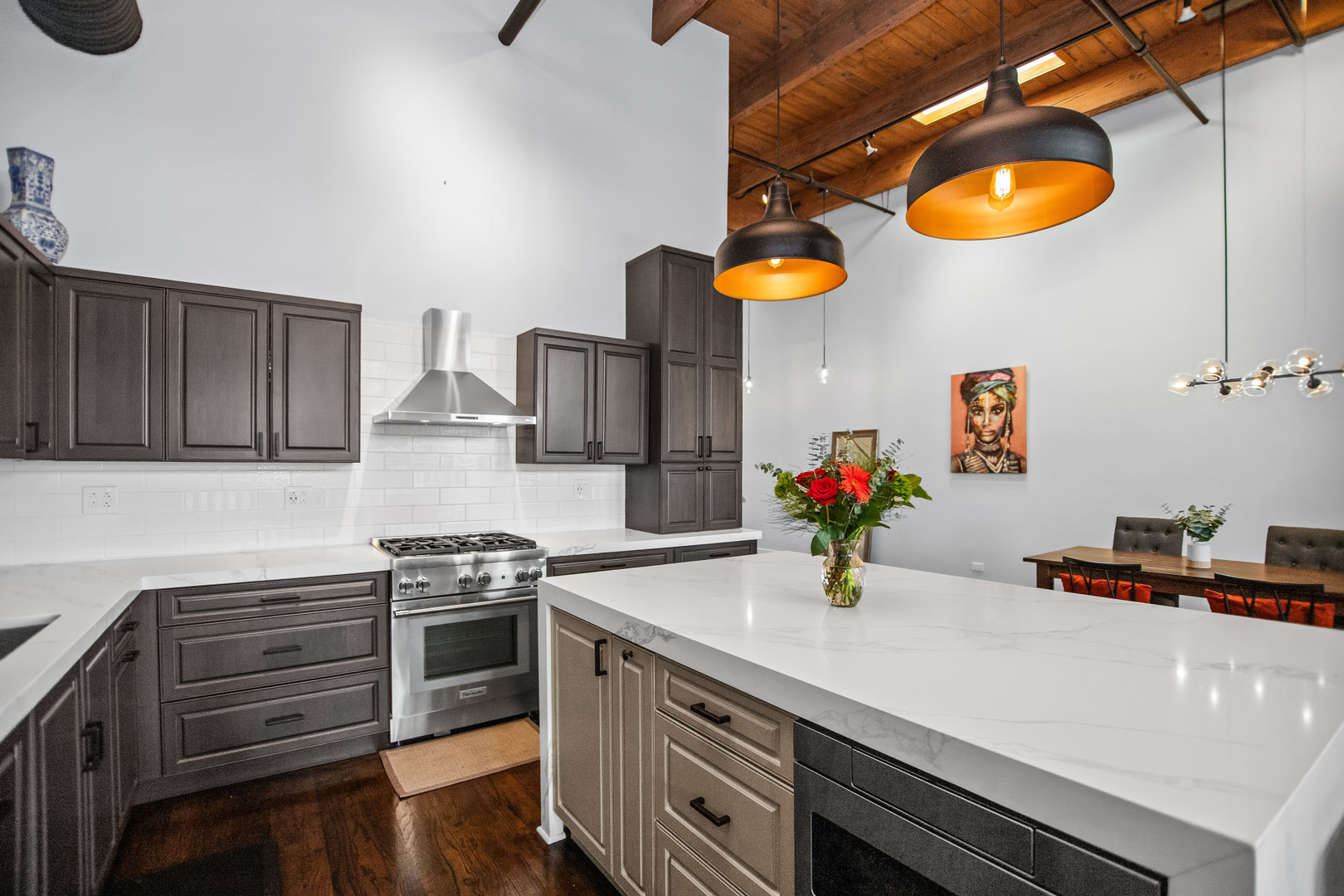 400 South Green Street, Unit 508 Chicago, IL 60607 - Photo 12 of 24 a kitchen with a sink and a stove