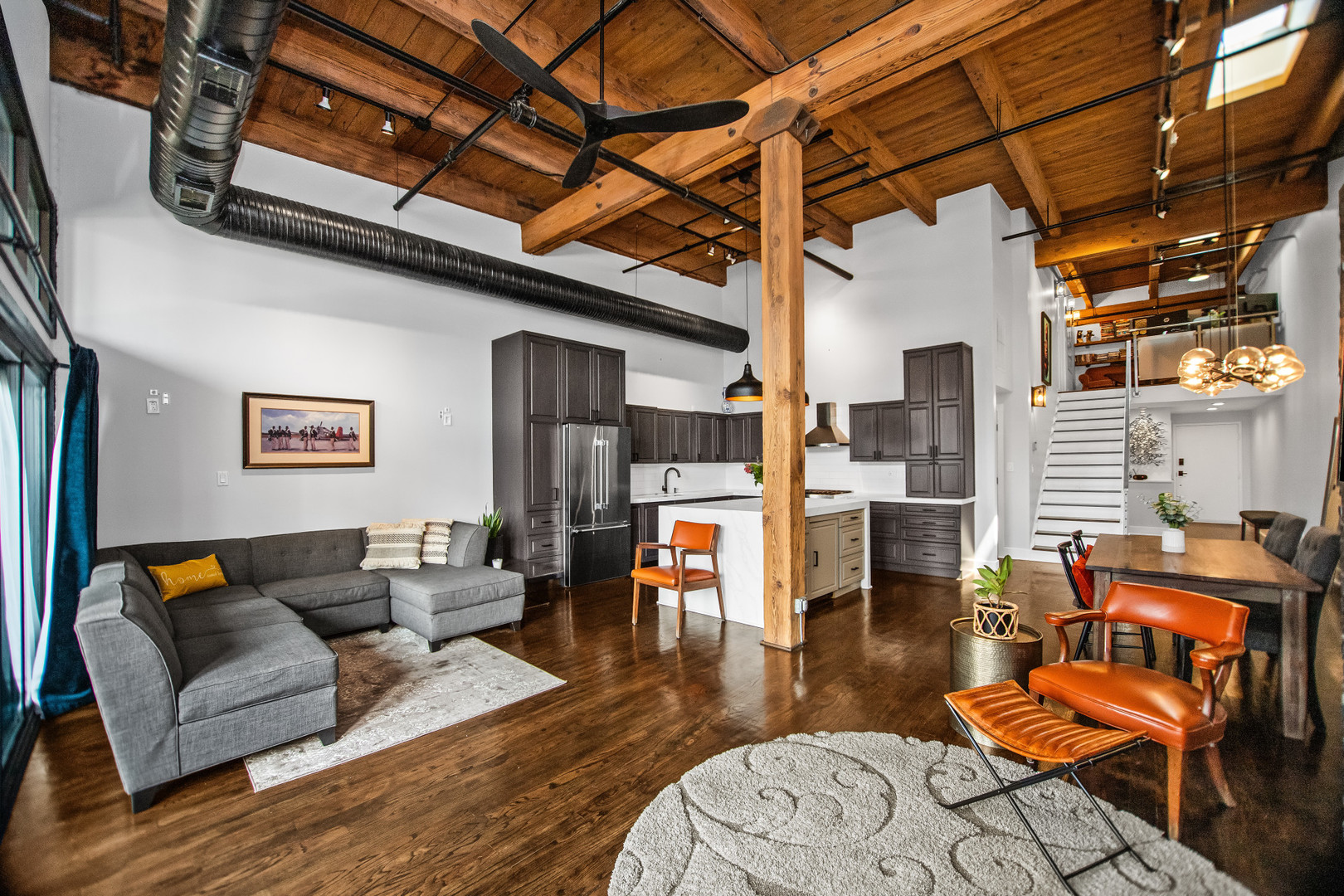 400 South Green Street, Unit 508 Chicago, IL 60607 - Photo 6 of 24 a living room with furniture and wooden floor