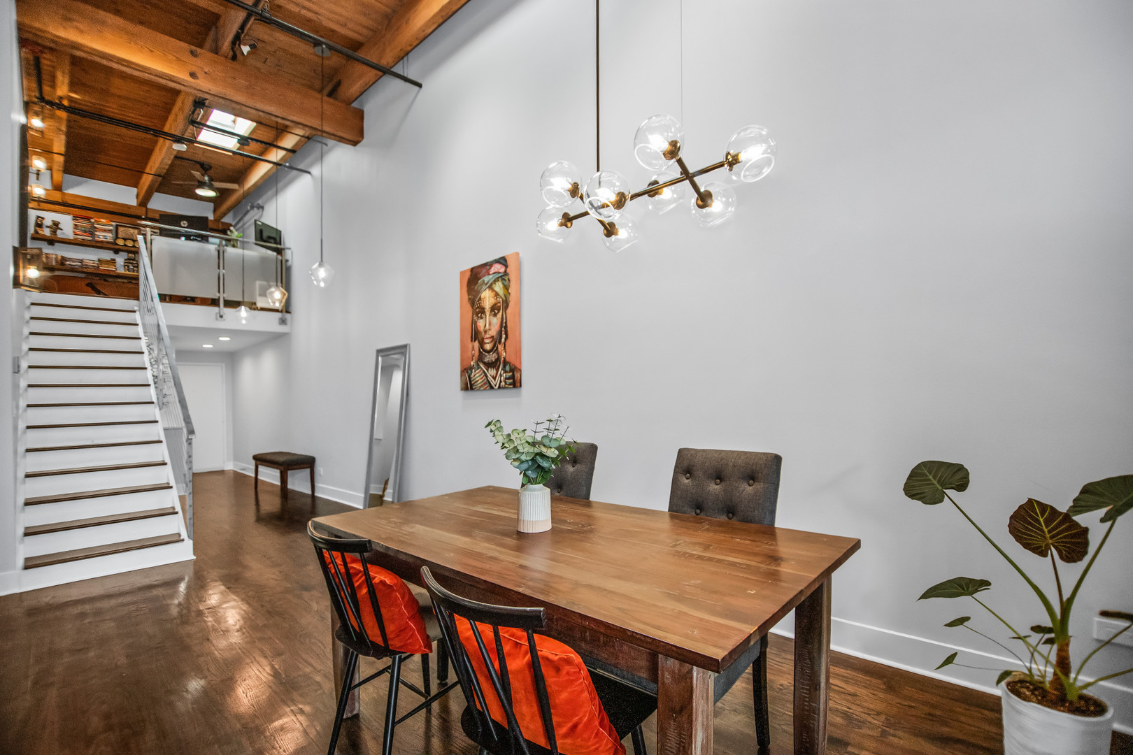 400 South Green Street, Unit 508 Chicago, IL 60607 - Photo 8 of 24 a view of a dining room with furniture and wooden floor