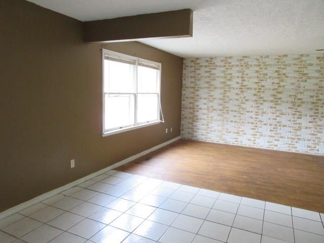 2015 Country Club Road Indianapolis, IN 46214 - Photo 5 of 16 Gallery Image 5