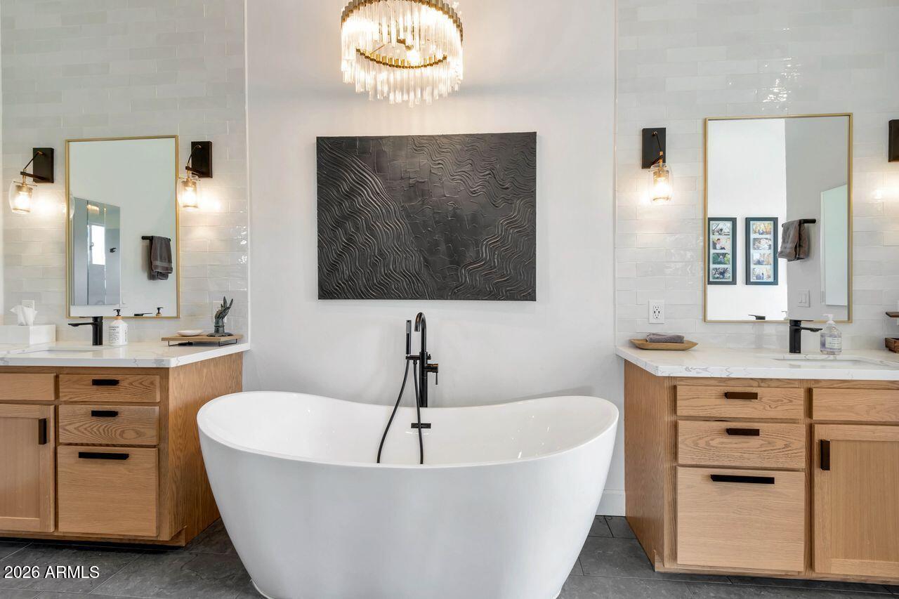 1605 North Page Springs Road Cornville, AZ 86325 - Photo 17 of 51 a bathroom with a tub a double vanity sink and mirror