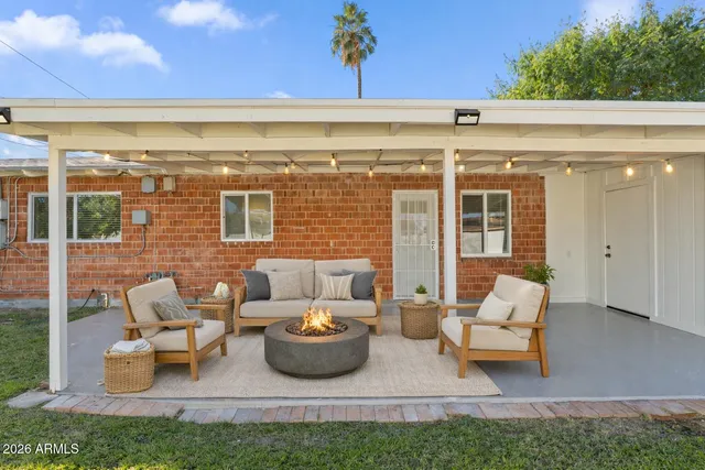 a view of a livingroom with a ceiling fan and window