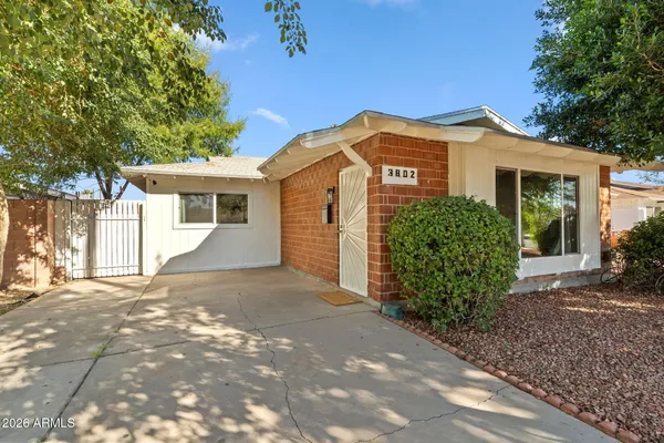 a view of a front of house with a yard