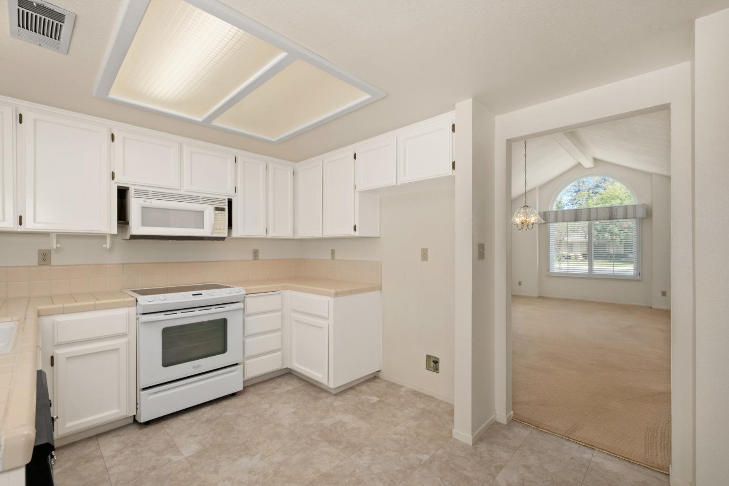 562 West Minarets Avenue Clovis, CA 93611 - Photo 11 of 29