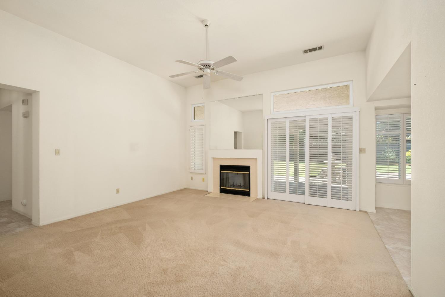 562 West Minarets Avenue Clovis, CA 93611 - Photo 4 of 29