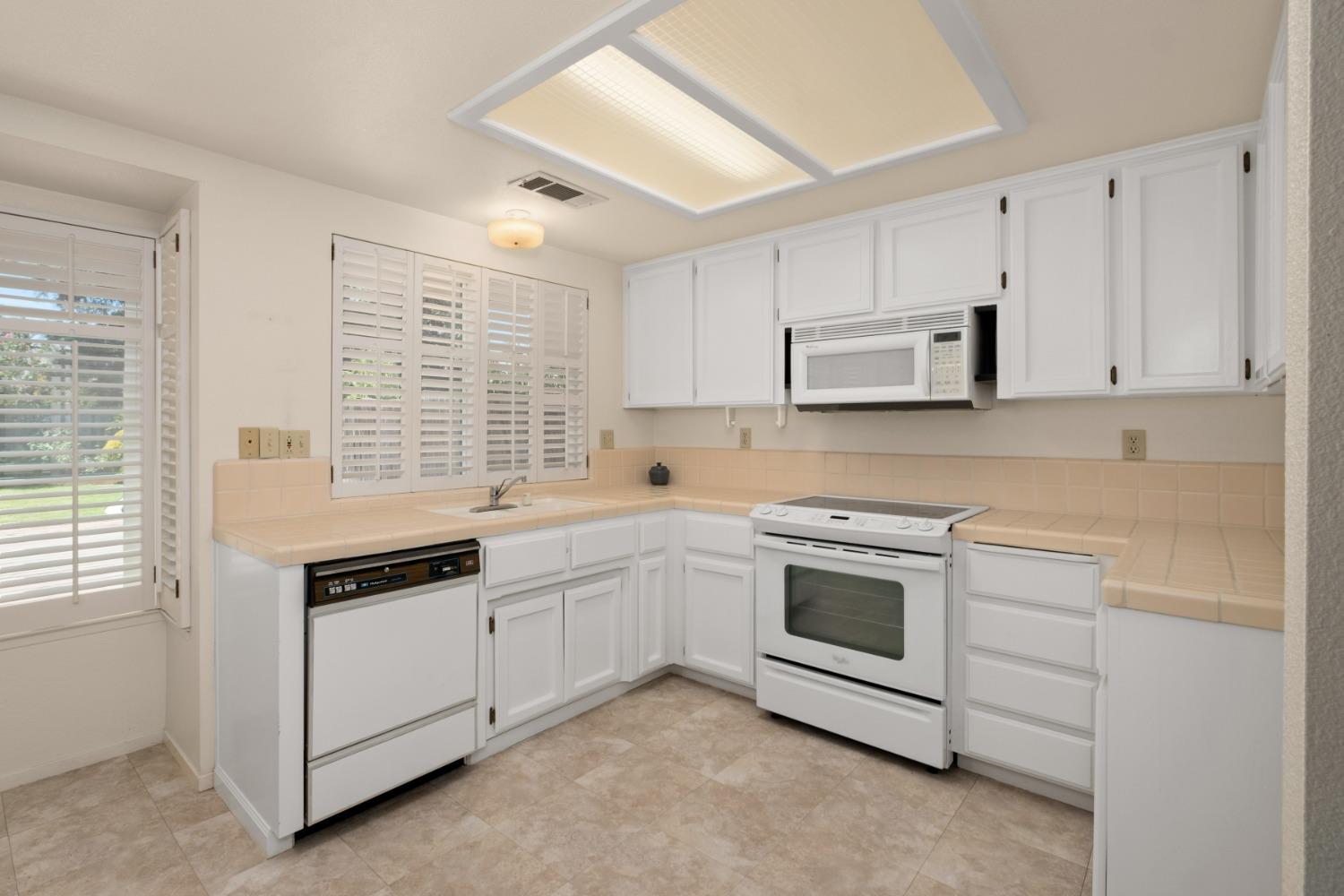 562 West Minarets Avenue Clovis, CA 93611 - Photo 10 of 29