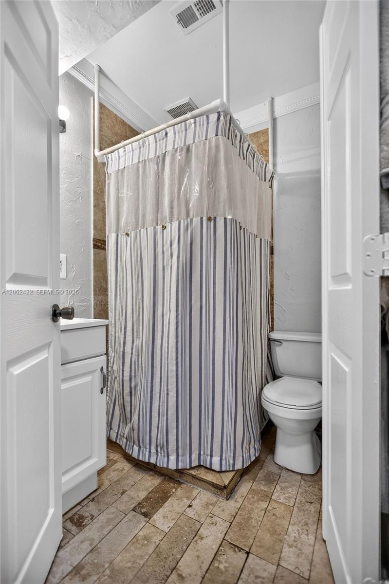 23410 Liberty Bell Terrace Boca Raton, FL 33433 - Photo 47 of 80 Second Bathroom