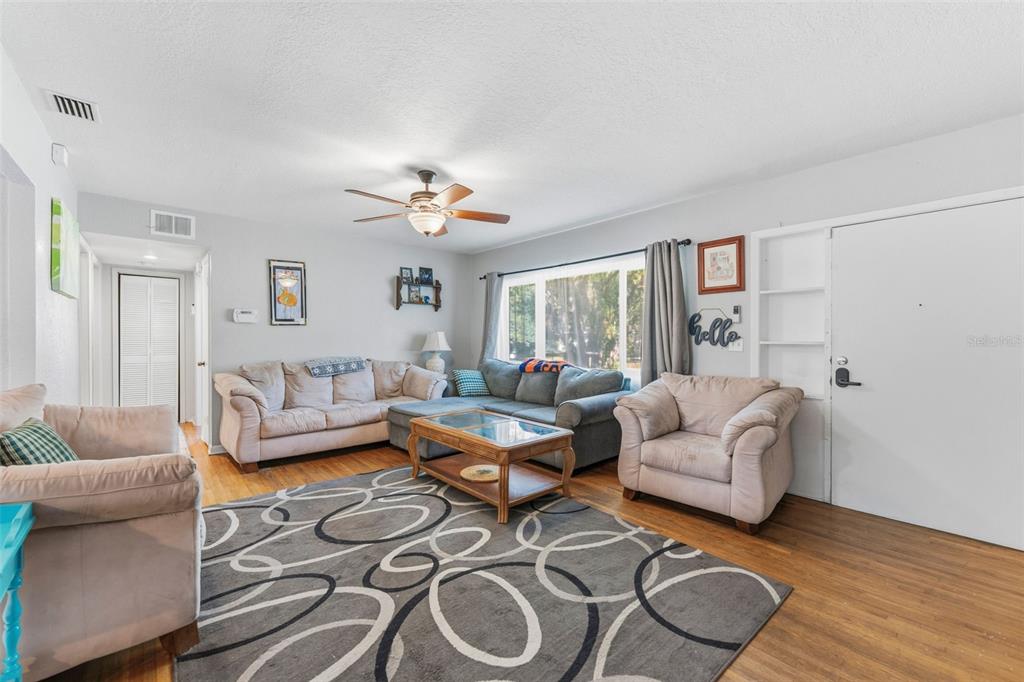 1485 Overlea Street Clearwater, FL 33755 - Photo 3 of 29