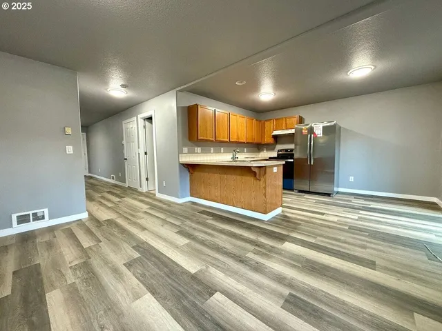 $1,200,000 | 301 Southeast 129th Avenue, Portland, OR 97233