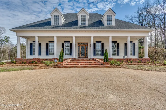 $973,500 | 200 Cripple Creek Road, Canton, MS 39046