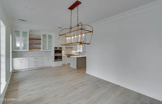 $973,500 | 200 Cripple Creek Road, Canton, MS 39046