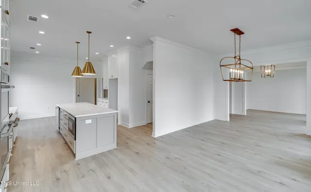 $973,500 | 200 Cripple Creek Road, Canton, MS 39046