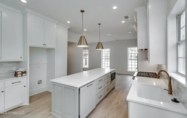 $973,500 | 200 Cripple Creek Road, Canton, MS 39046