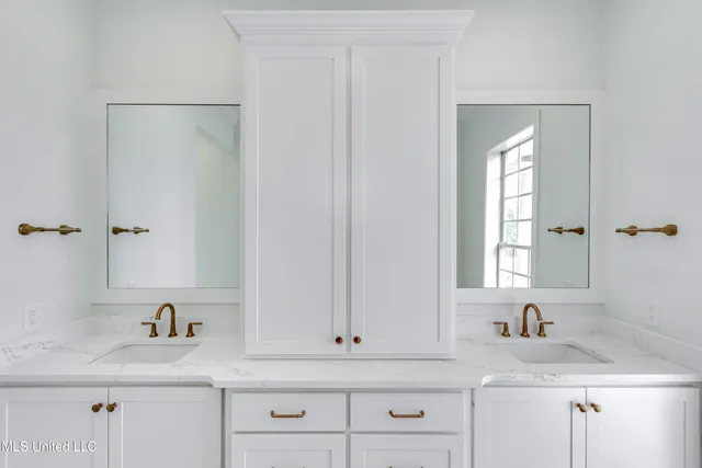 $973,500 | 200 Cripple Creek Road, Canton, MS 39046