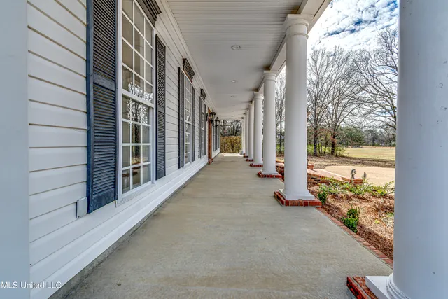 $973,500 | 200 Cripple Creek Road, Canton, MS 39046