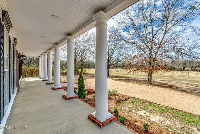 $973,500 | 200 Cripple Creek Road, Canton, MS 39046