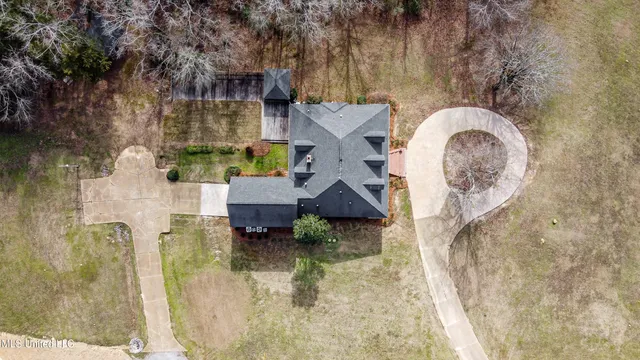 $973,500 | 200 Cripple Creek Road, Canton, MS 39046