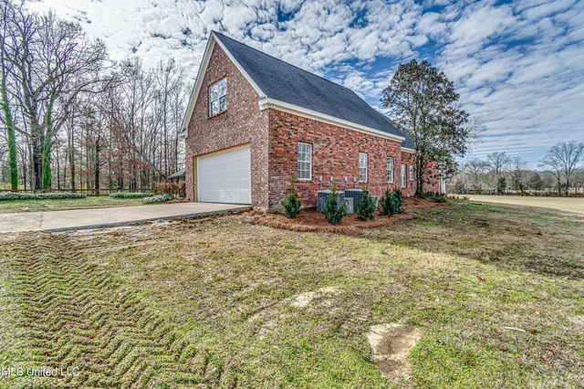 $973,500 | 200 Cripple Creek Road, Canton, MS 39046
