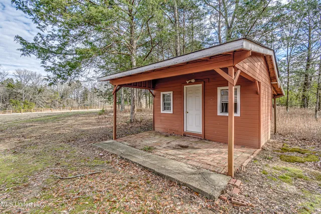 $973,500 | 200 Cripple Creek Road, Canton, MS 39046