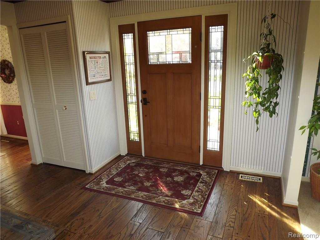 921 Spartan Court Rochester, MI 48309 - Photo 3 of 25
